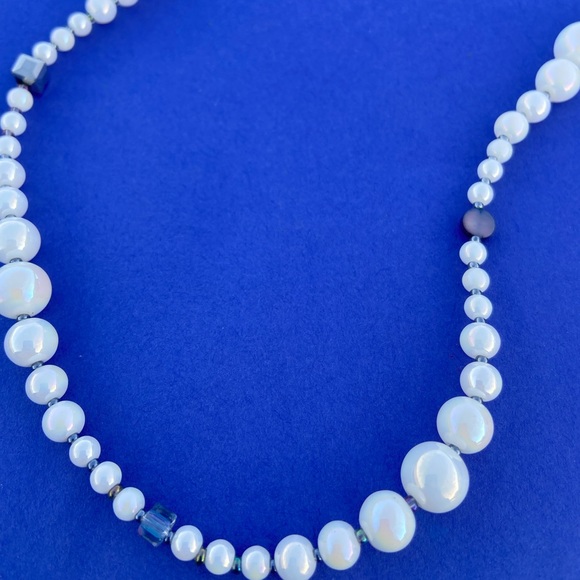 Handmade white and gray necklace - Picture 5 of 6